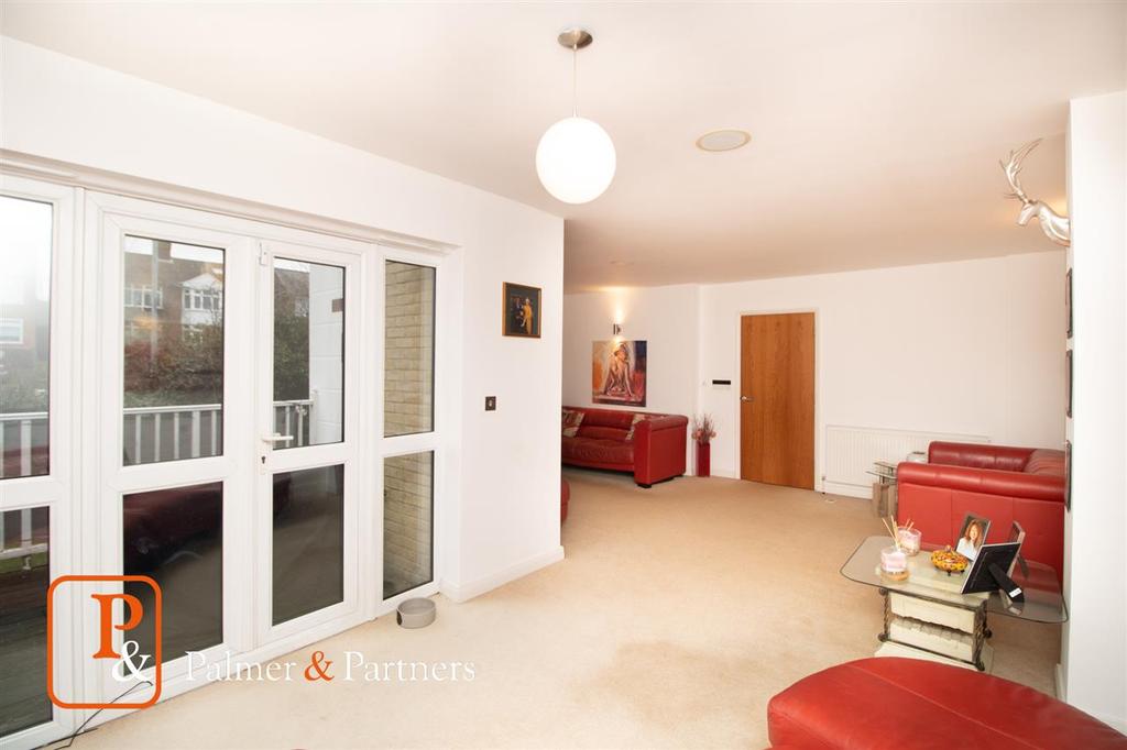 Mile End Road, Mile End, Colchester CO4 3 bed semidetached house £