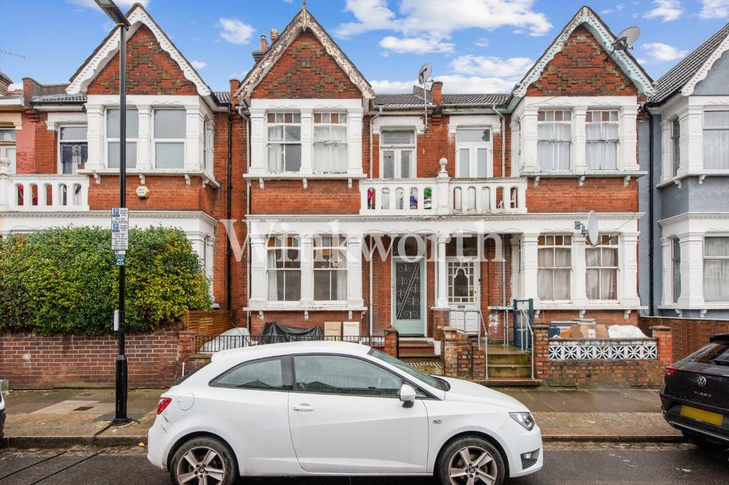 Mount Pleasant Road, London, N17 2 bed apartment £440,000