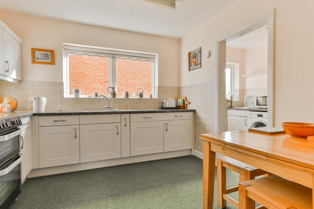 Queens Drive, Cottingham, HU16 3 bed bungalow £280,000