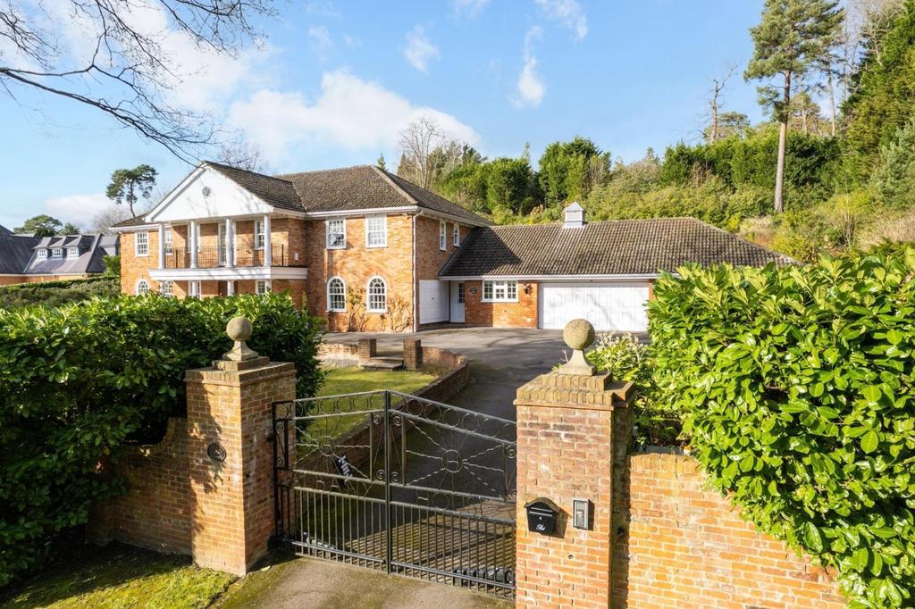 Camp End Road, Weybridge, KT13 6 bed detached house £3,695,000