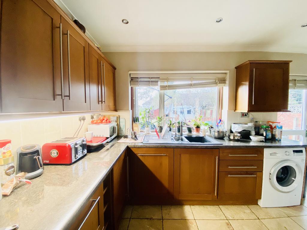 Ridgeway Avenue, EN4 1 bed in a house share £850 pcm (£196 pw)