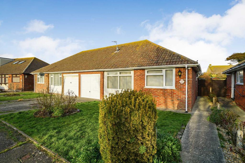 Gill Way, Selsey 2 bed semidetached bungalow £345,000
