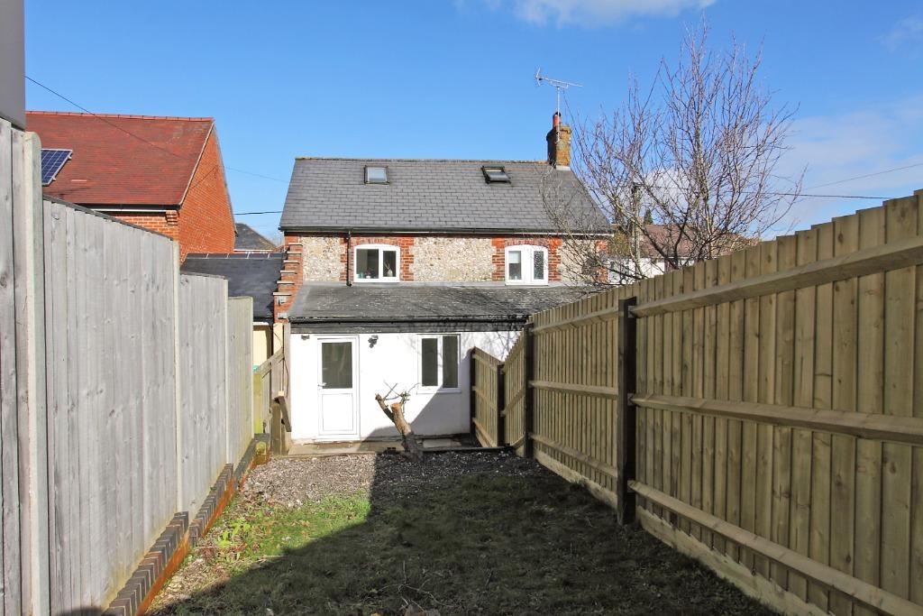8 Andover Road, Ludgershall, SP11 1 bed flat for sale £130,000