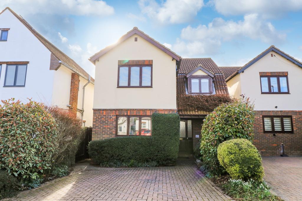 Cedar Park Road, EN2 3 bed detached house £734,995