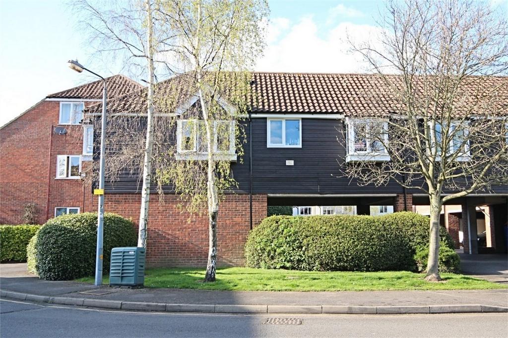The Meadows, Sawbridgeworth, Essex 2 bed flat £1,000 pcm (£231 pw)
