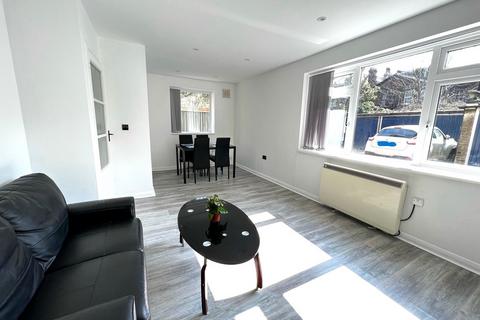 1 bedroom ground floor flat to rent, Woodstock Road, East Croydon