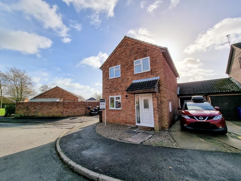 Bailey Close, Haverhill 3 bed link detached house £300,000