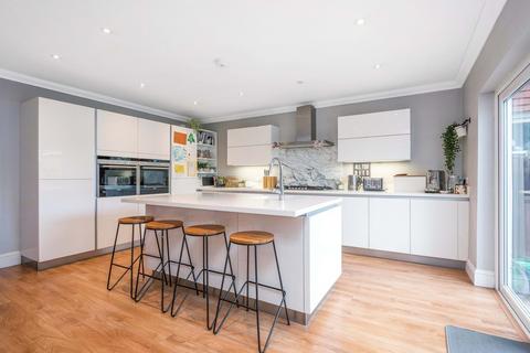 324 Avery Hill Road, London, SE9 2JN
