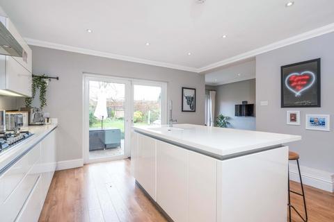 324 Avery Hill Road, London, SE9 2JN