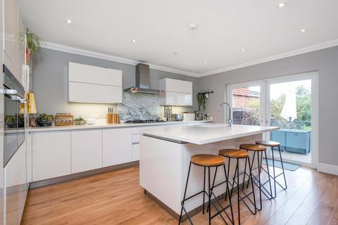 324 Avery Hill Road, London, SE9 2JN