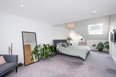324 Avery Hill Road, London, SE9 2JN