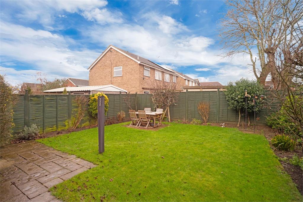 Windmill Lane, Raunds... 3 bed link detached house £325,000