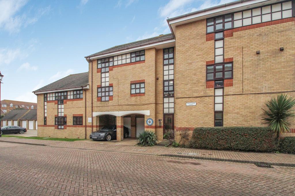 Emerald Quay, ShorehambySea, BN43 5JJ 2 bed flat £1,250 pcm (£288 pw)