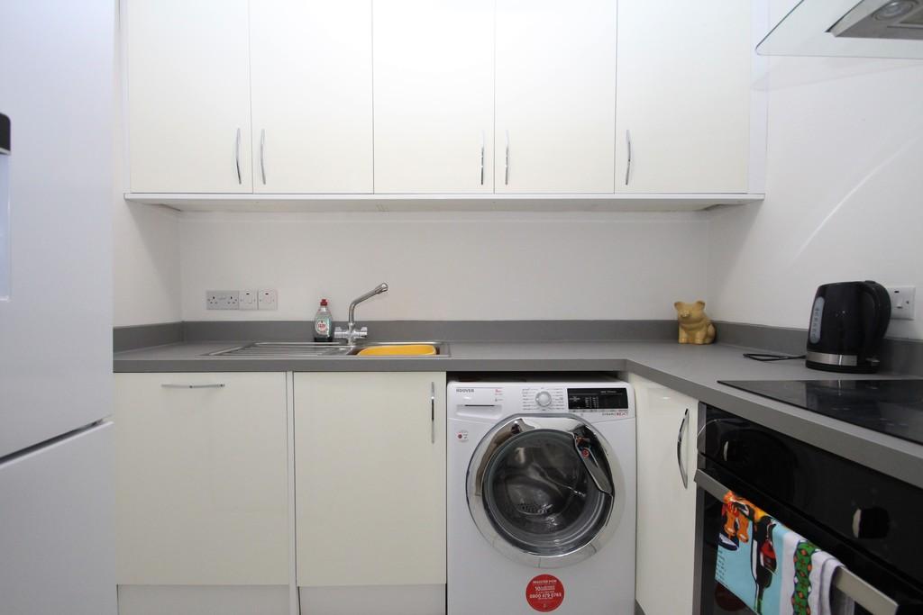 Emerald Quay, ShorehambySea, BN43 5JJ 2 bed flat £1,250 pcm (£288 pw)