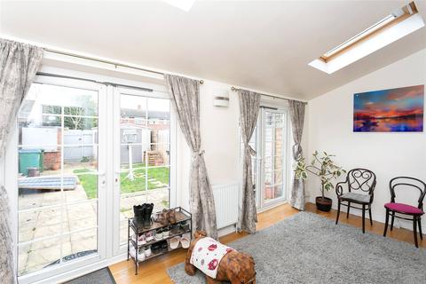 3 bedroom terraced house for sale - Croxley View, Watford, Hertfordshire, WD18