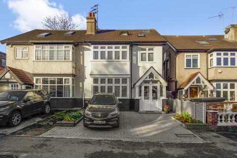 4 Elm Hall Gardens, London, E11 2HX