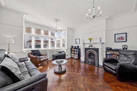 4 Elm Hall Gardens, London, E11 2HX
