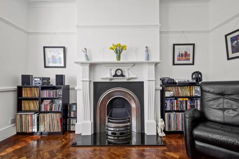 4 Elm Hall Gardens, London, E11 2HX