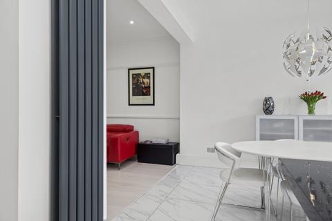 4 Elm Hall Gardens, London, E11 2HX