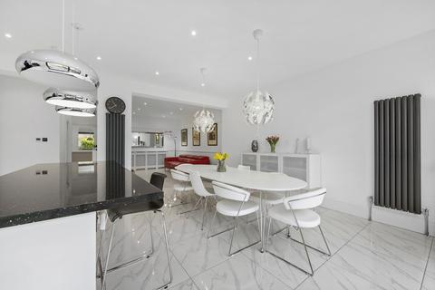4 Elm Hall Gardens, London, E11 2HX