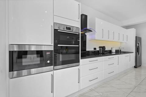 4 Elm Hall Gardens, London, E11 2HX