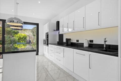 4 Elm Hall Gardens, London, E11 2HX