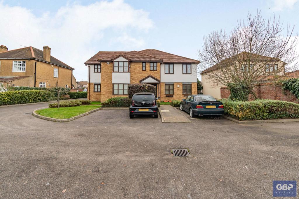 Templar Court, Essex Road, Romford 1 bed ground floor flat £190,000