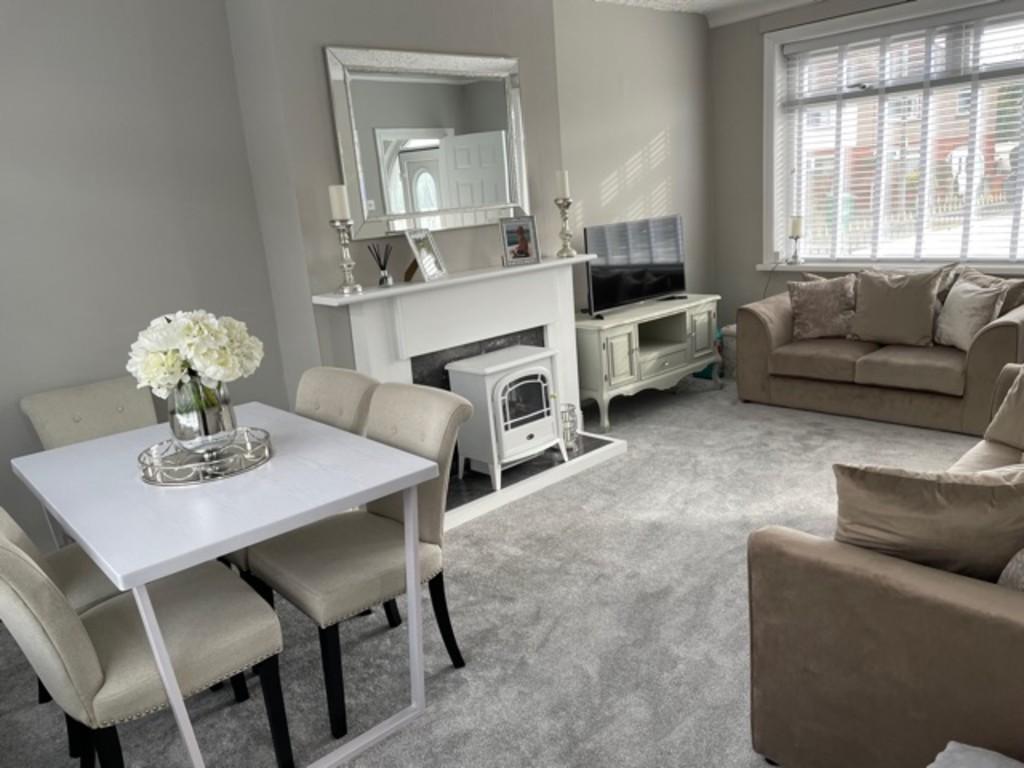 Elm Grove, Gomersal 3 bed semidetached house £149,950