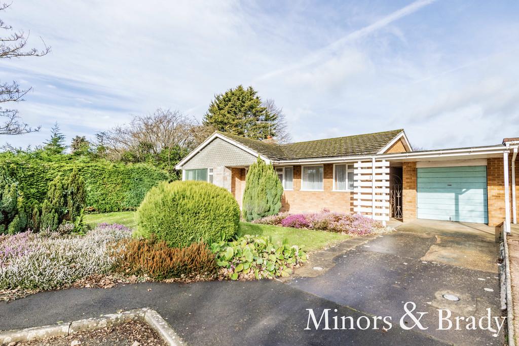 De Carle Smith Road, Acle 3 bed detached bungalow £350,000