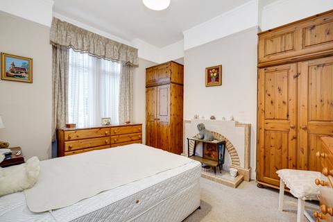 40 Thorney Hedge Road, London, W4 5SD