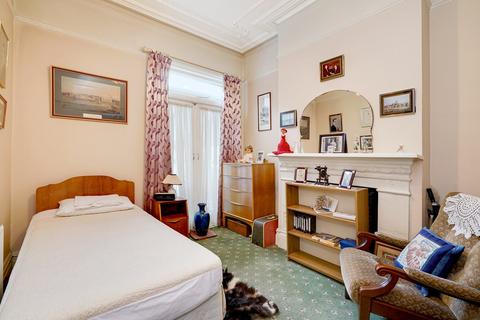 40 Thorney Hedge Road, London, W4 5SD