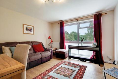 35 Azalea Close, London, W7 3QA