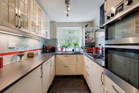 35 Azalea Close, London, W7 3QA