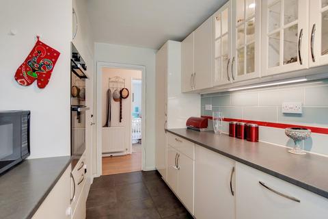 35 Azalea Close, London, W7 3QA