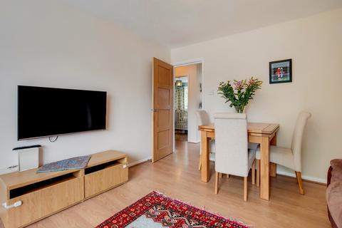 35 Azalea Close, London, W7 3QA