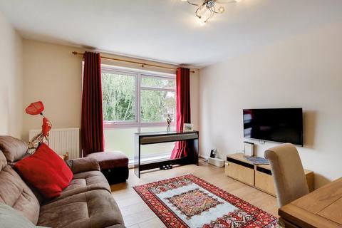 35 Azalea Close, London, W7 3QA