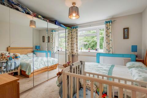 35 Azalea Close, London, W7 3QA