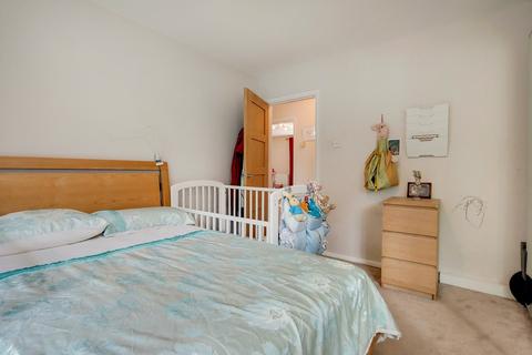 35 Azalea Close, London, W7 3QA