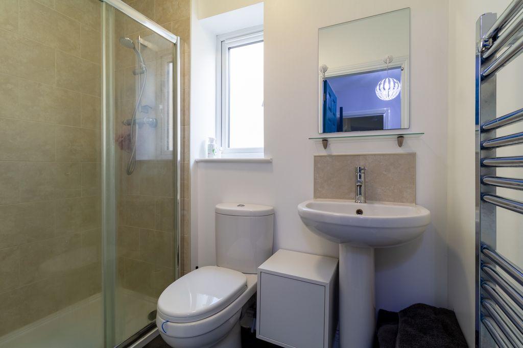 Ensuite to Bed 1