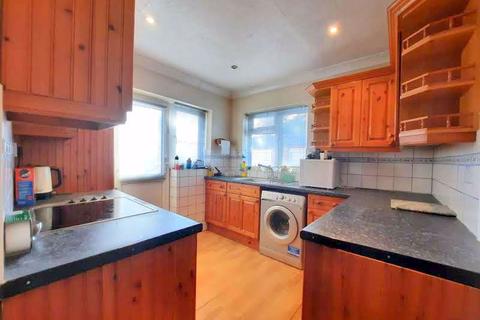 15 Horsham Road, Feltham, TW14 8LN