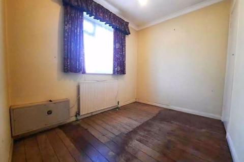 15 Horsham Road, Feltham, TW14 8LN