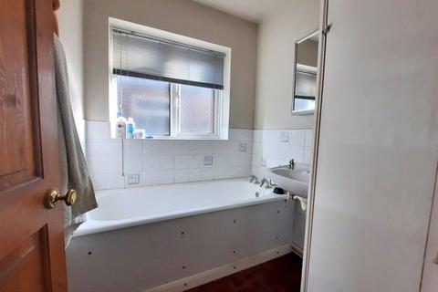 15 Horsham Road, Feltham, TW14 8LN