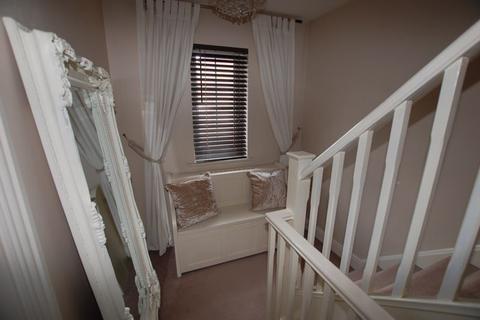 12 Birchfield, North Stifford, Grays, RM16 5UX