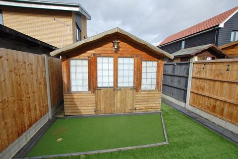 12 Birchfield, North Stifford, Grays, RM16 5UX