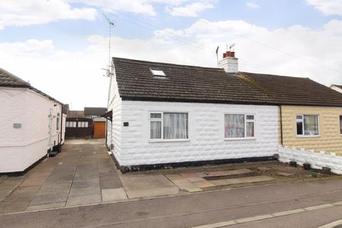 4 bedroom bungalow for sale - Mostyn Avenue, Syston, Leicester