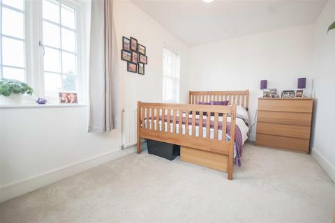 1 Whitley Link, Chelmsford, CM2 9FX
