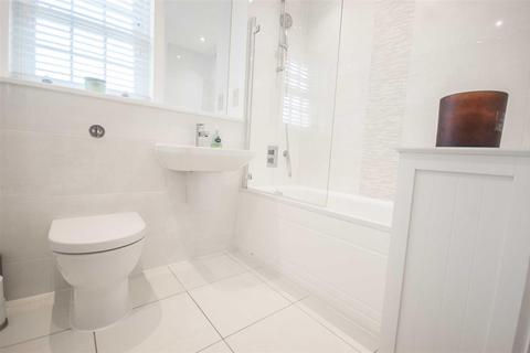 1 Whitley Link, Chelmsford, CM2 9FX