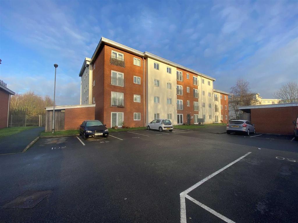 Deansgate Lane, Timperley, Altrincham 2 bed apartment £105,000