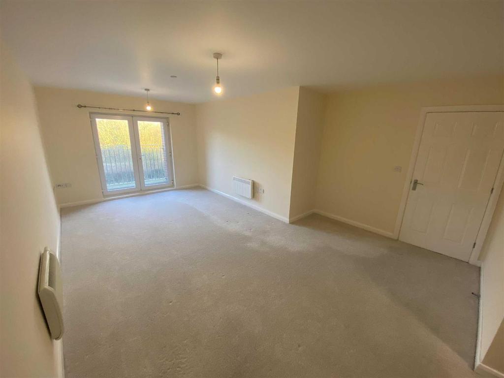 Deansgate Lane, Timperley, Altrincham 2 bed apartment £105,000