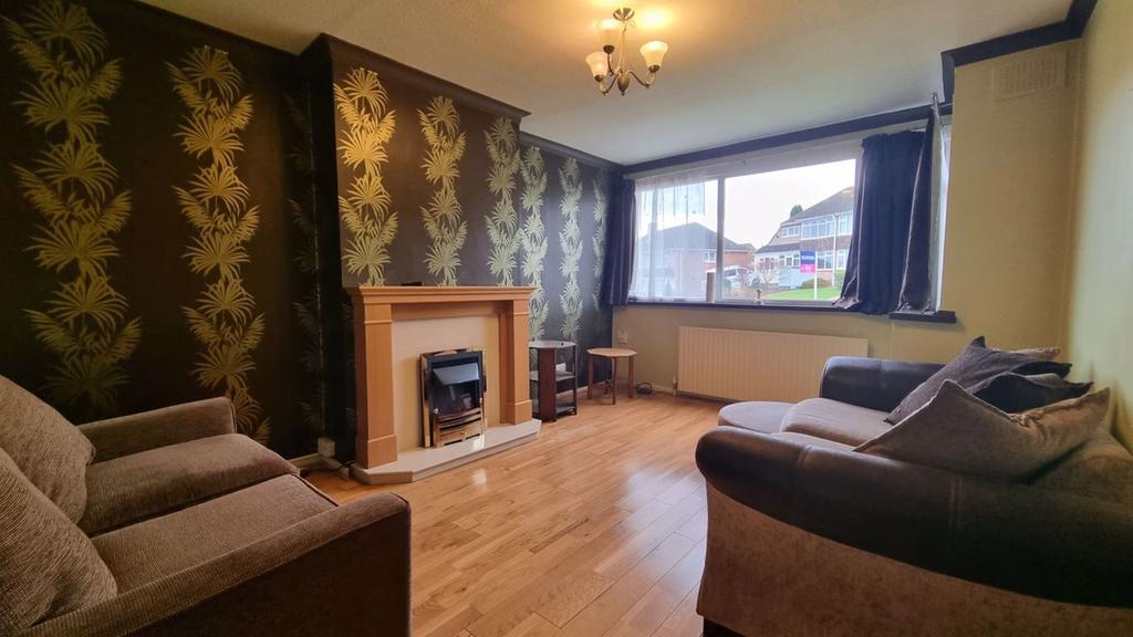 Wrekin Drive, Stourbridge 3 bed semidetached house £925 pcm (£213 pw)